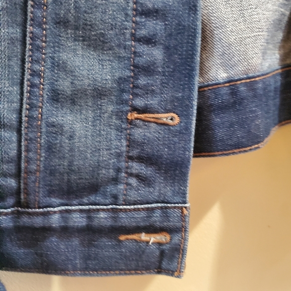 Dark wash Old Navy jean jacket - Picture 6 of 8